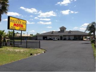Deluxe Inn Motel