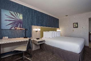 1 KING BED,NSMK,COURT,MICRFG,FLATSC,CONTINENTAL BREAKFAST