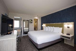 1 KING BED,NSMK,COURT,KITETT,MICRFG,STOVE,FLATSC,CONTINENTAL BREAKFAST