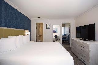 1 KING BED,NSMK,COURT,KITETT,MICRFG,STOVE,FLATSC,CONTINENTAL BREAKFAST