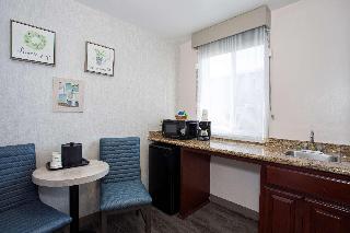 2 QUEEN BEDS,NSMK,PETFRD,FLATSC,MICRFG,CONTINENTAL BREAKFAST