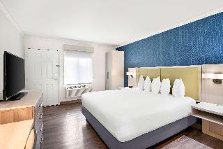 1 KING BED,NSMK,COURT,KITETT,MICRFG,STOVE,FLATSC,CONTINENTAL BREAKFAST