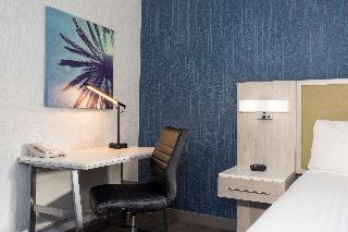 1 KING BED,NSMK,COURT,MICRFG,FLATSC,CONTINENTAL BREAKFAST