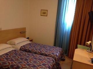 Johnson, Lake Garda