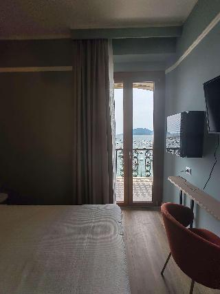 Shelley e delle Palme, Genoa