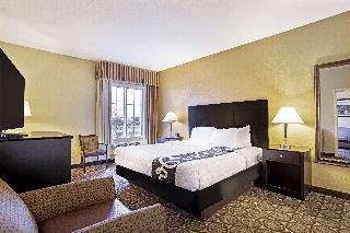 1 King Bed Suite Non-Smoking