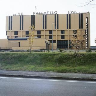 Raffaello, Modena