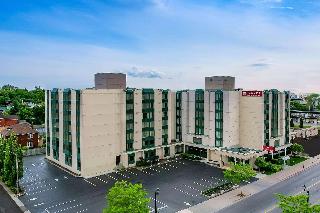 Ramada By Wyndham Niagara Falls Near The Falls