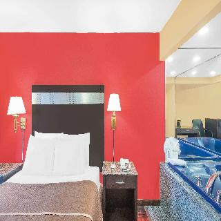 Howard Johnson by Wyndham North Bergen