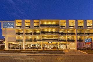 Travelodge By Wyndham Niagara Falls Fallsview