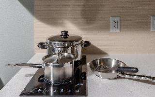 Candlewood Suites Ontario - Convention Center