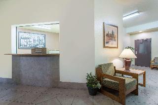 Super 8 by Wyndham Lacey Olympia Area