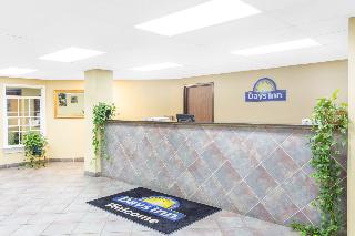 Days Inn by Wyndham Phenix City Near Fort Moore