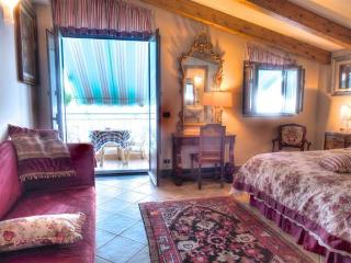 Villa Donna Fausta, Naples