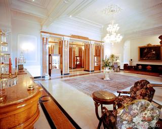 Grand Palazzo Della Fonte, Rome