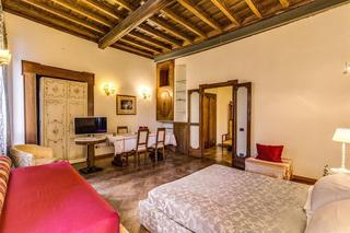 La Casa del Capitano, Rome