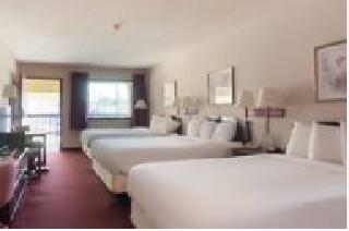 3 Double Beds Deluxe Room Non-Smoking