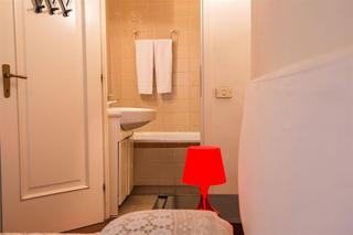 Elena al Colosseo, Rome