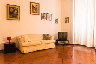 Elena al Colosseo, Rome