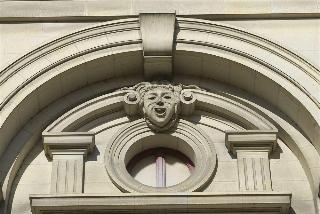 Du Theatre, Tours