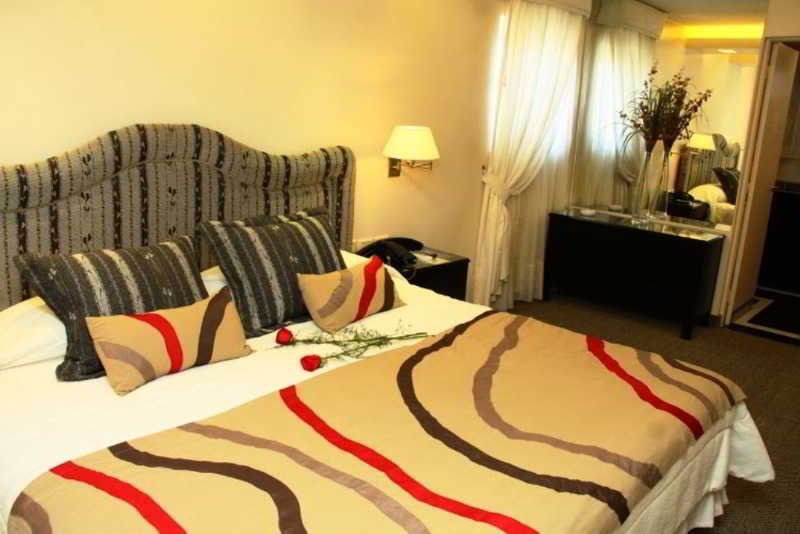 Room thumbnail 3