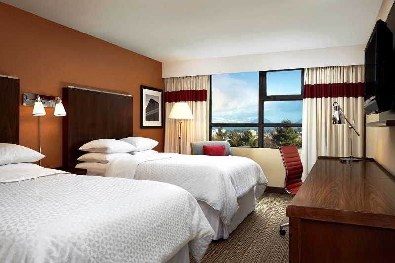 Room
 di Four Points by Sheraton Vancouver Airport