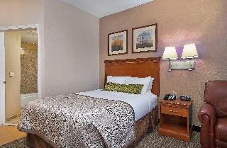 1 Queen Studio Suite