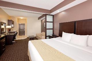 1 King Bed Efficiency Hot Tub Suite
