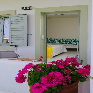 Angela Studios Apartments