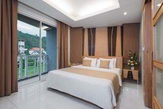 Room thumbnail 9