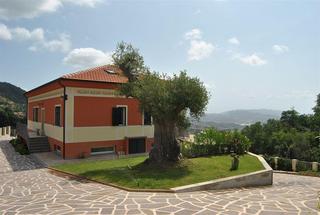 Gli Ulivi di Montalbano, Genoa