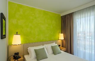 Mercure Viareggio, Lucca
