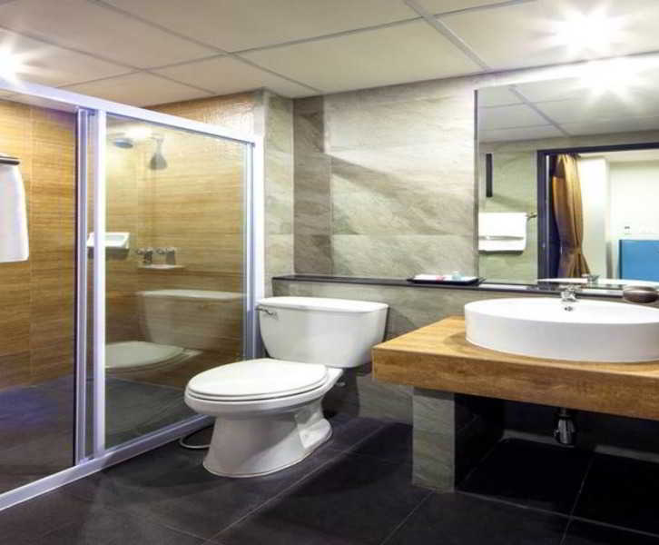 Room thumbnail 6