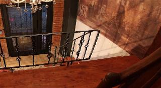 Corner Hot