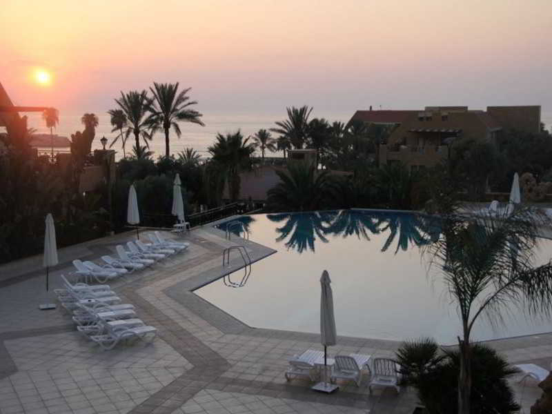 Pool
 di Golden Tulip Jiyeh Marina