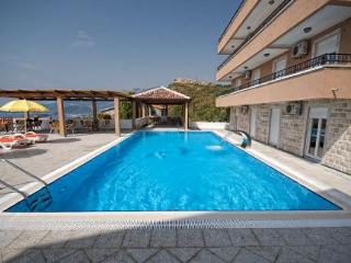 Pool
 di Apartments Djurasevic