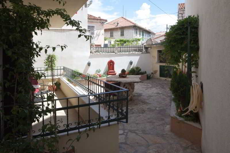 Terrace
 di Four Stars Split