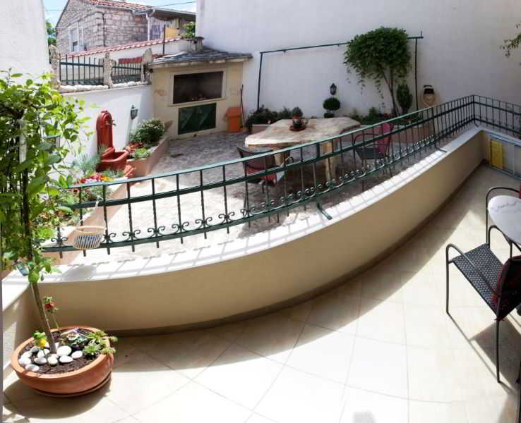 Terrace
 di Four Stars Split