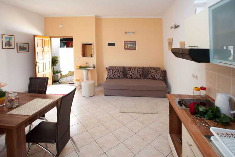 Room
 di Four Stars Split