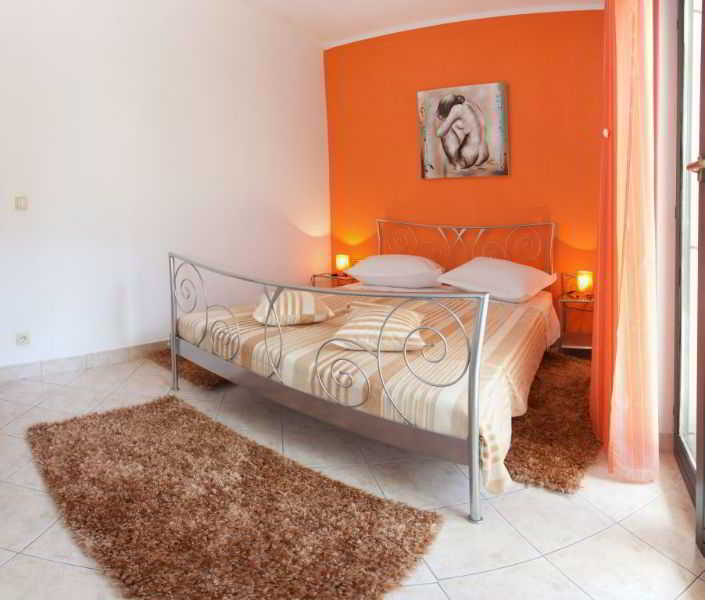 Room
 di Four Stars Split