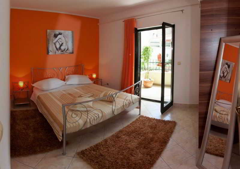 Room
 di Four Stars Split