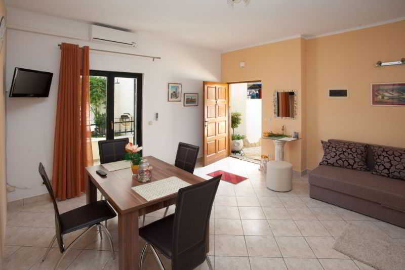 Room
 di Four Stars Split