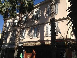 Hotel De La Pinede