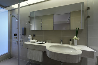 Room:DBL.SU-5