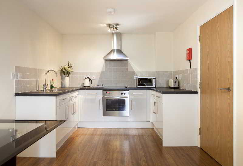 Room
 di Cheltenham Plaza