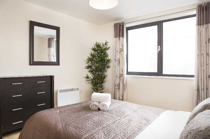 Room
 di Cheltenham Plaza