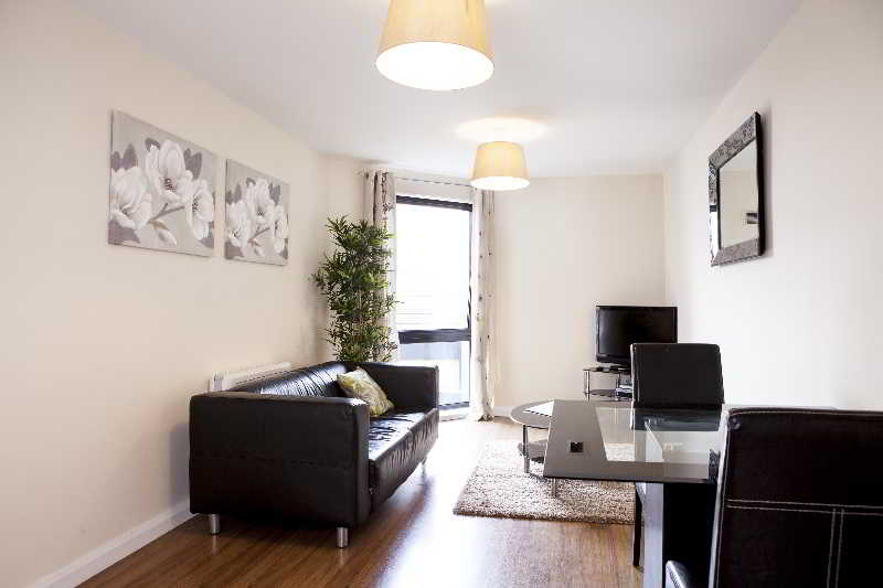 Room
 di Cheltenham Plaza