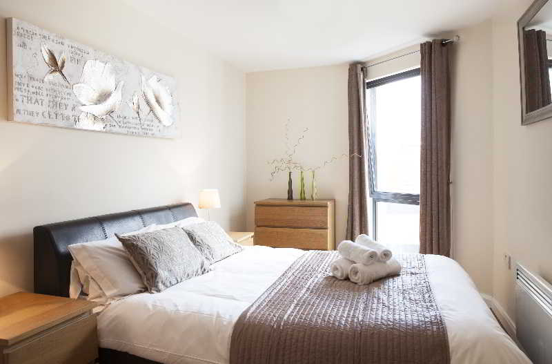 Room
 di Cheltenham Plaza