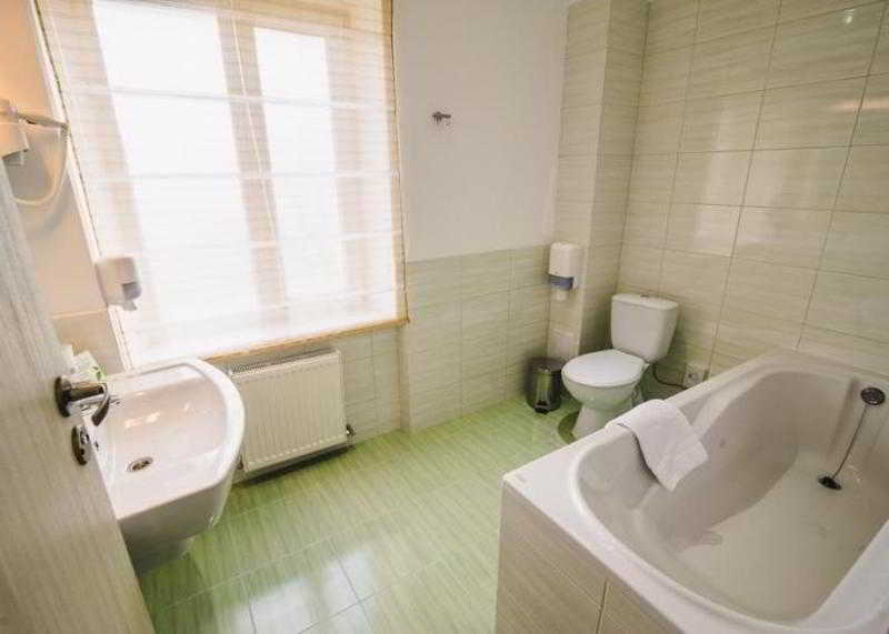 Room thumbnail 1