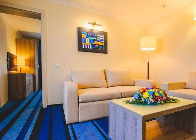 Room thumbnail 2